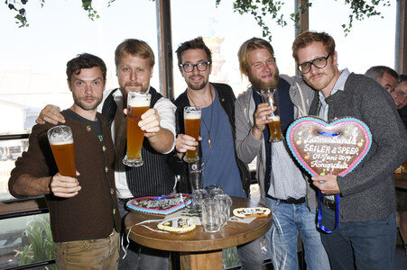 In Kufflers Weinzelt auf dem Oktoberfest 2018 in München