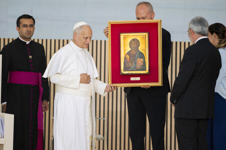 Papst Leo XIV. besucht das Cedia 24 Horas in Madrid