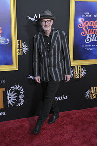 Closing Ceremony und Filmpremiere 'Song Sung Blue', AFI Fest 2025 in Los Angeles