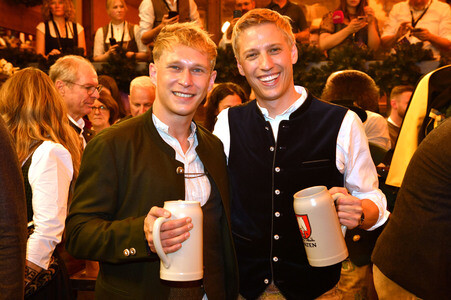 Wiesn Anstich im Schottenhamel Festzelt auf dem Oktoberfest 2026 in München