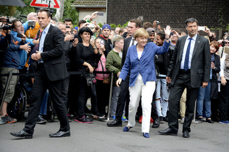 Angela Merkel besucht den Problemstadtteil Marxloh in Duisburg