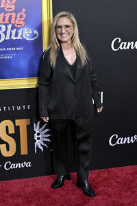 Closing Ceremony und Filmpremiere 'Song Sung Blue', AFI Fest 2025 in Los Angeles