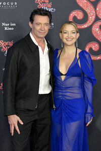 Filmpremiere 'Song Sung Blue' in Berlin