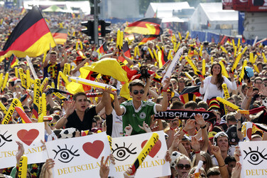WM-Fanmeile beim Spiel Deutschland gegen Portugal, Berlin