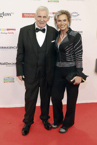 Goldene Bild der Frau 2025 in Hamburg