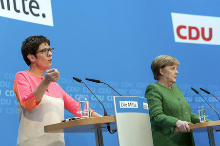 Pressekonferenz mit Angela Merkel und Annegret Kramp-Karrenbauer in Berlin