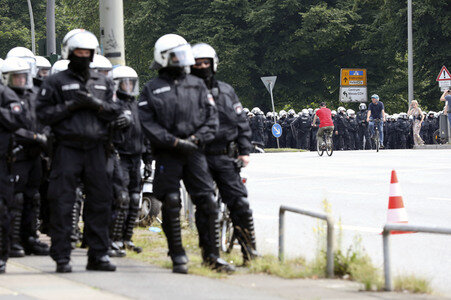 '#BlockG20 – colour the red zone!' Demonstration in Hamburg