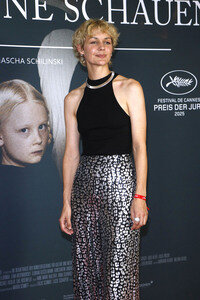 Filmpremiere 'In die Sonne schauen' in Berlin