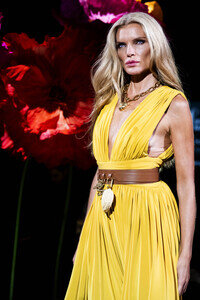 Lola Casademunt by Maite Fashion Show auf der Mercedes-Benz Fashion Week Madrid