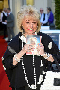 Theaterpremiere 'Der eingebildet Kranke' und 90. Geburtstag von Dieter Hallervorden in Berlin