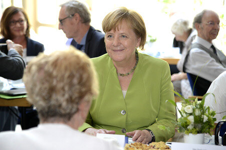 Angela Merkel besucht ein Altenheim in Paderborn