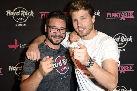 Pinktober Aktion im Hard Rock Cafe Berlin
