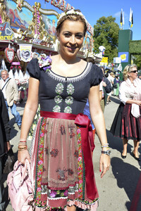 Damen-Wiesn 2015 von Unternehmerin Regine Sixt auf dem Oktoberfest in München