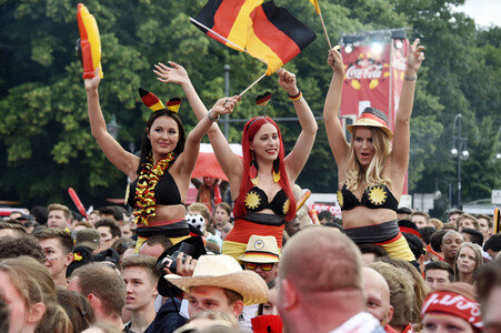 Fans beim UEFA-Fußball-Europameisterschaft 2016 Spiel Deutschland gegen Polen in Berlin