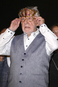 Theaterpremiere 'Der eingebildet Kranke' und 90. Geburtstag von Dieter Hallervorden in Berlin