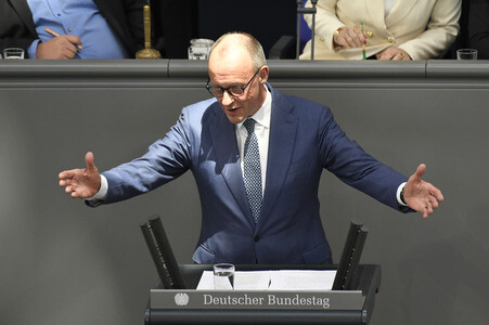 64. Sitzung des Deutschen Bundestages in Berlin