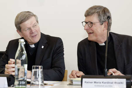 Fototermin zum Auftakt der Frühjahrsvollversammlung in Würzburg