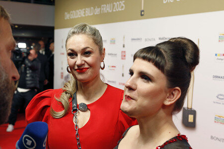 Goldene Bild der Frau 2025 in Hamburg