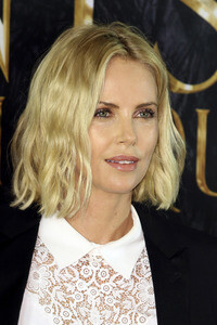 Photocall zu 'The Huntsman & the Ice Queen' in Hamburg