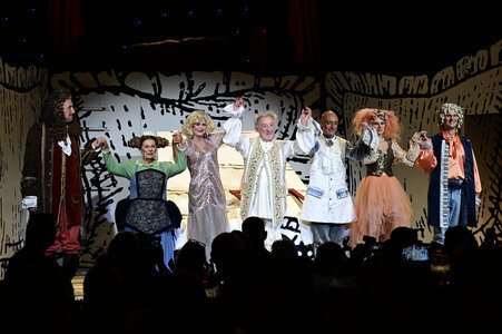 Theaterpremiere 'Der eingebildet Kranke' und 90. Geburtstag von Dieter Hallervorden in Berlin