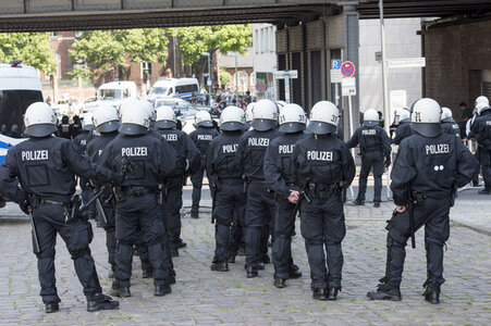 Gegendemo zur AfD Demo 'Zukunft Deutschland' in Berlin