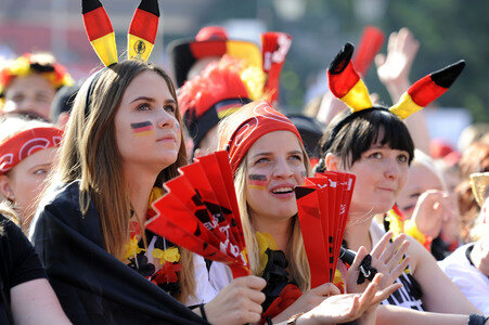 Fanmeile beim UEFA-Fußball-Europameisterschaft 2016 Spiel Deutschland gegen Nordirland in Berlin
