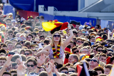 WM-Fanmeile beim Spiel Deutschland gegen Frankreich, Berlin