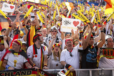 WM-Fanmeile beim Spiel Deutschland gegen Portugal, Berlin