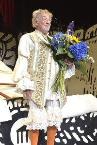 Theaterpremiere 'Der eingebildet Kranke' und 90. Geburtstag von Dieter Hallervorden in Berlin