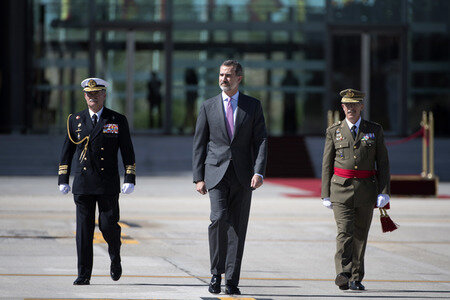 Königin Letizia und König Felipe beim Abflug am Flughafen Madrid-Barajas