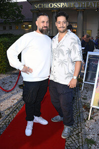 Theaterpremiere 'Der eingebildet Kranke' und 90. Geburtstag von Dieter Hallervorden in Berlin