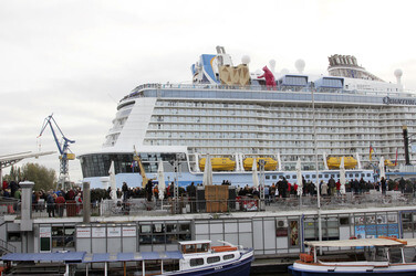 Das Kreuzfahrtschiff 'MS Quantum of the Seas', Hamburg
