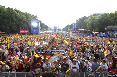 WM-Fanmeile beim Spiel Deutschland gegen Portugal, Berlin