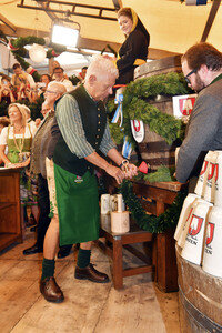 Wiesn Anstich im Schottenhamel Festzelt auf dem Oktoberfest 2025 in München