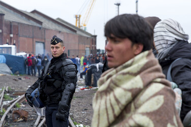 Französische Polizei räumt Flüchtlingslager bei Calais