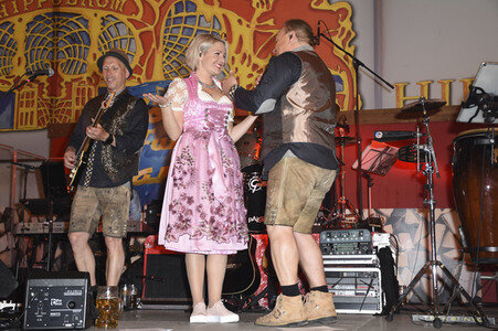 Auftritt von Angie Helfrich und der Högl Fun Band in München