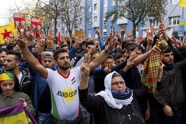 Demo für Kobane in Wedding, Berlin