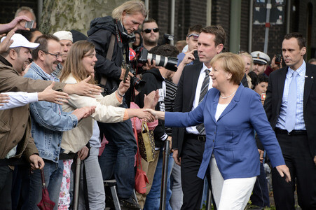 Angela Merkel besucht den Problemstadtteil Marxloh in Duisburg