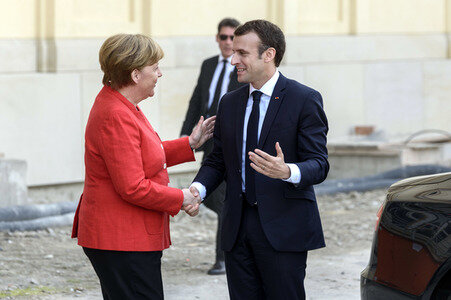 Angela Merkel emfpängt Emmanuel Macron in Berlin
