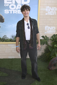Filmpremiere 'The End of Oak Street' in Burbank