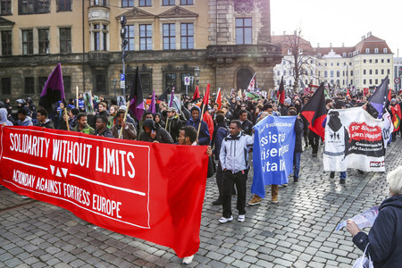 Gegendemonstration zu Pegida in Dresden