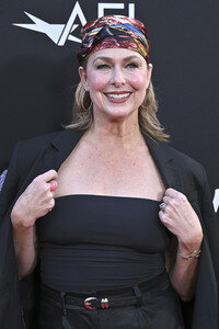 Closing Ceremony und Filmpremiere 'Song Sung Blue', AFI Fest 2025 in Los Angeles