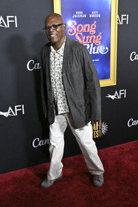 Closing Ceremony und Filmpremiere 'Song Sung Blue', AFI Fest 2025 in Los Angeles