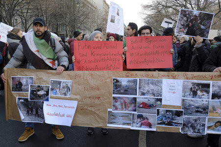 Protestkundgebung gegen russischen Militäreinsatz in Syrien in Berlin