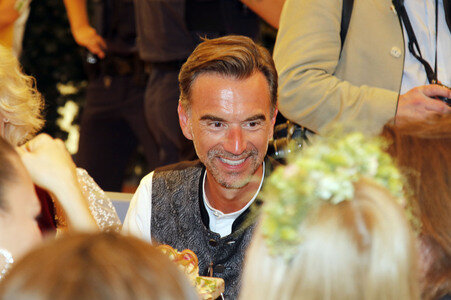 Wiesn Anstich im Schottenhamel Festzelt auf dem Oktoberfest 2025 in München