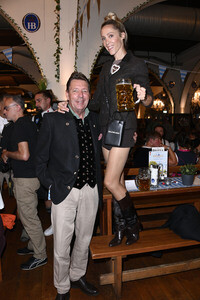 Wiesn Anstich 2026 im Hofbräu Berlin