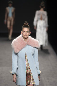 Teresa Helbig Fashion Show auf der Mercedes-Benz Fashion Week Madrid Autumn/Winter 2018