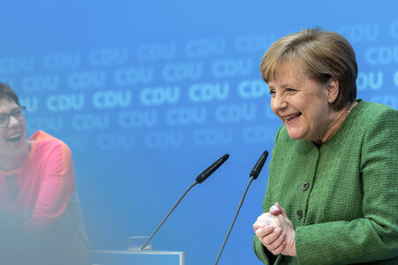 Pressekonferenz mit Angela Merkel und Annegret Kramp-Karrenbauer in Berlin