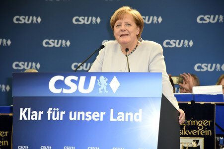 Angela Merkel besucht eine Festzeltveranstaltung der CSU in München