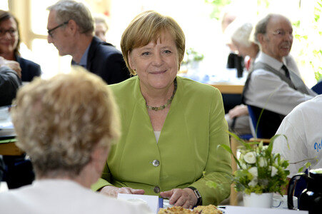 Angela Merkel besucht ein Altenheim in Paderborn